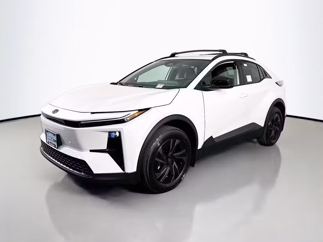 2026 Toyota C-Hr SE - Image 3