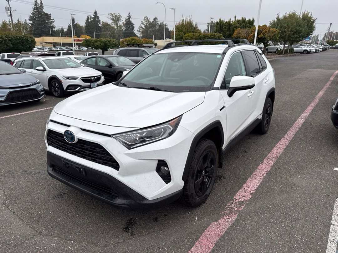 2020 Toyota Rav4 Hybrid XLE - Image 3