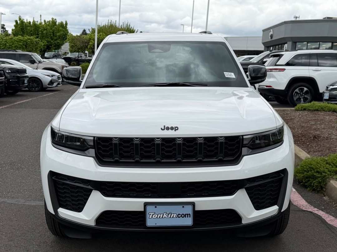 2026 Jeep Grand Cherokee Laredo Altitude - Image 3
