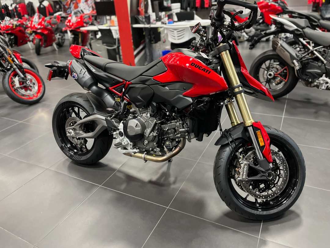 2026 Ducati Hypermotard V2 - Image 2