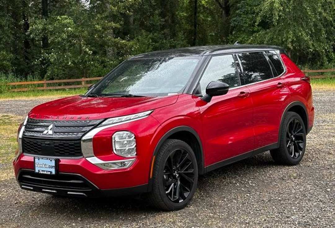 2023 Mitsubishi Outlander SEL Black Edition - Image 3