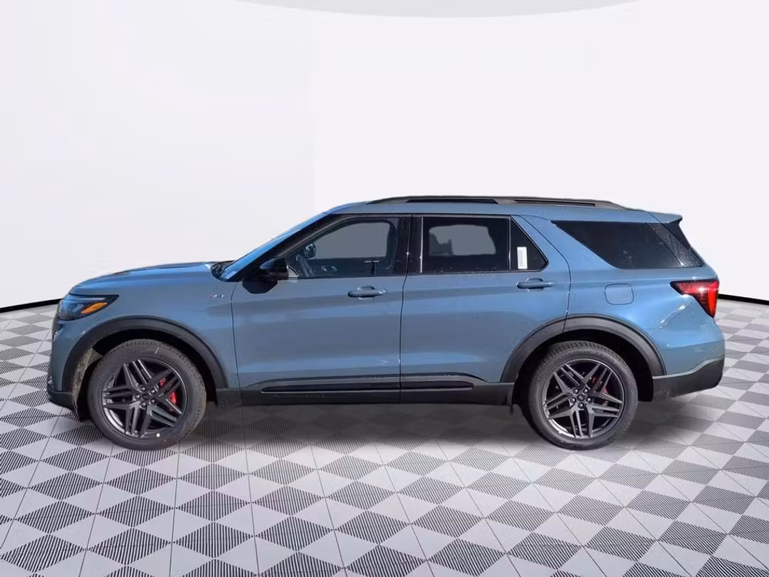 2026 Ford Explorer STLine - Image 2
