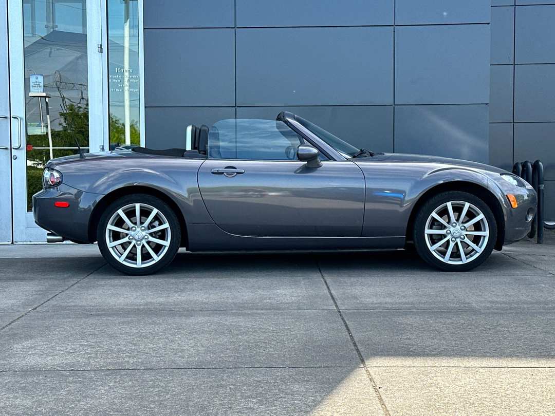 2008 MAZDA Miata Grand Touring - Image 2