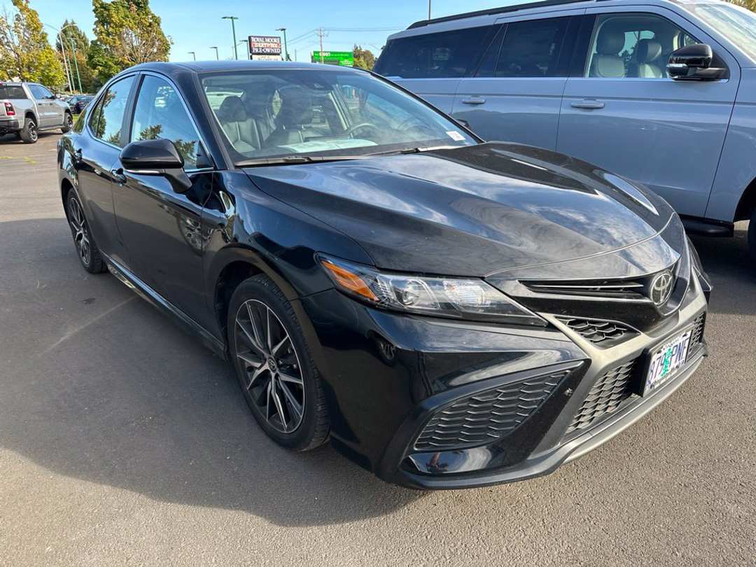 2024 Toyota Camry SE - Image 2