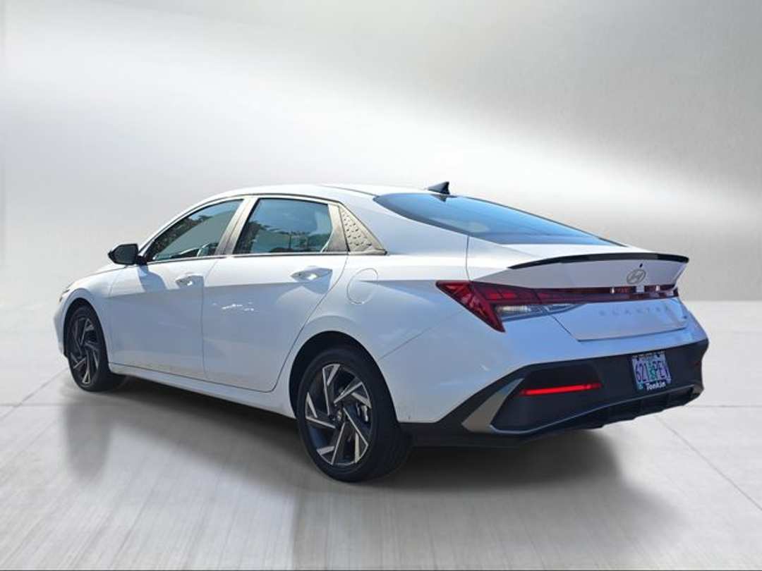 2025 Hyundai Elantra Hybrid SEL Sport - Image 3