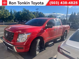 2022 Nissan Titan SV