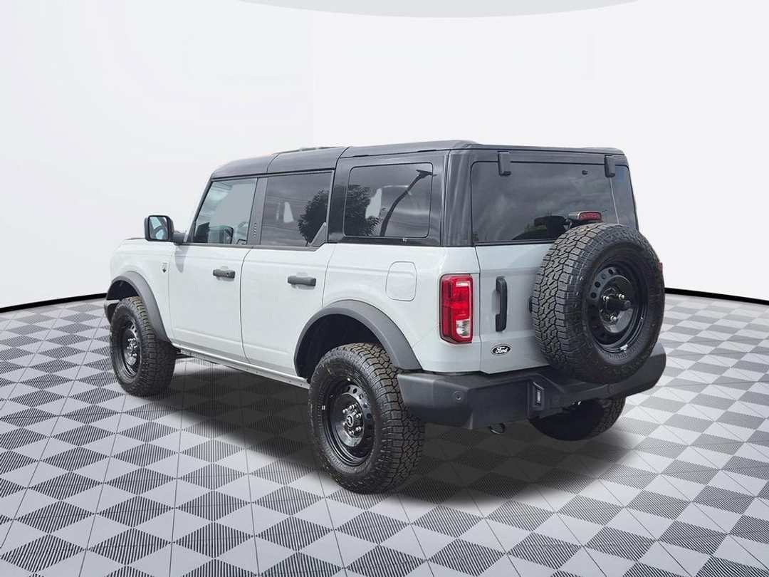 2026 Ford Bronco Big Bend - Image 3