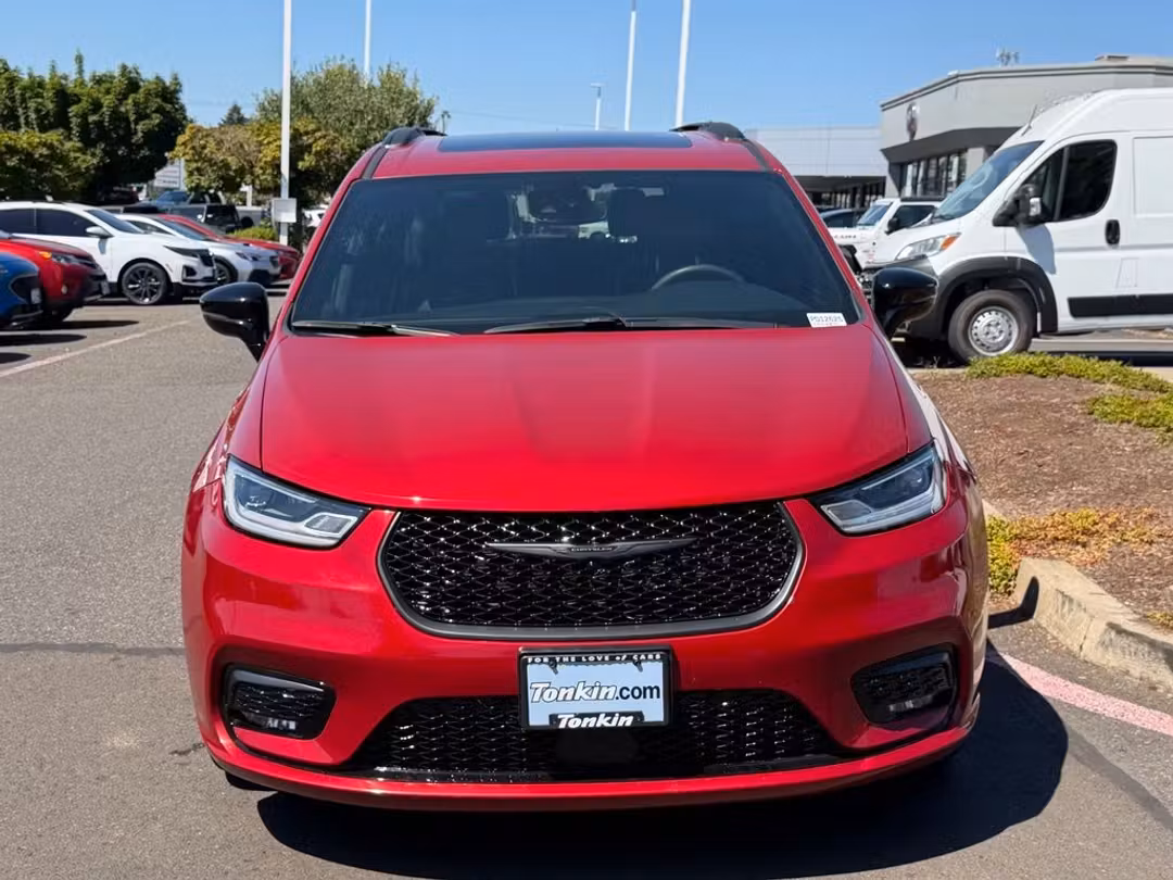 2025 Chrysler Pacifica Limited - Image 3