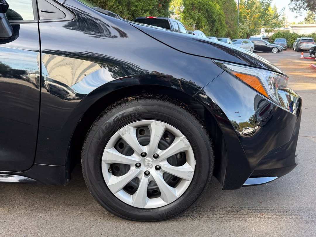 2023 Toyota Corolla Hybrid LE - Image 3