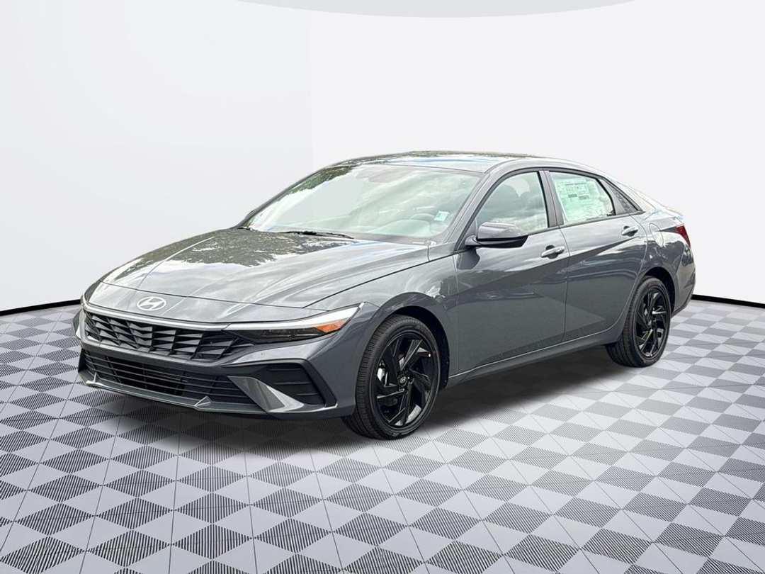 2026 Hyundai Elantra SEL Sport - Image 2