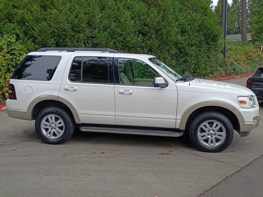 2010 Ford Explorer Eddie Bauer - Image 3