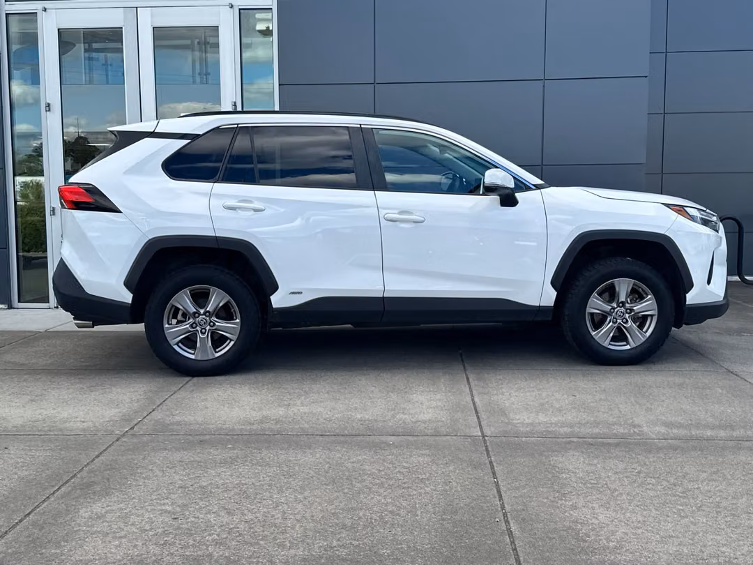 2023 Toyota Rav4 Hybrid LE - Image 3