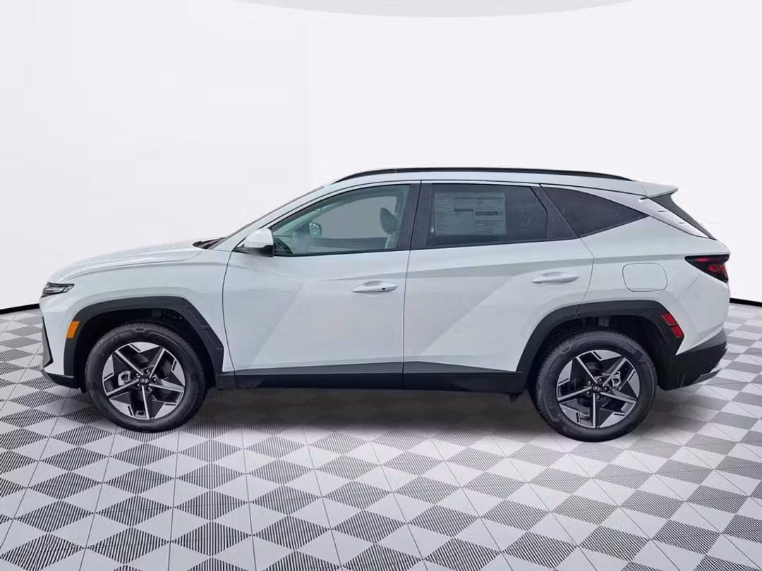 2026 Hyundai Tucson Hybrid SEL - Image 3