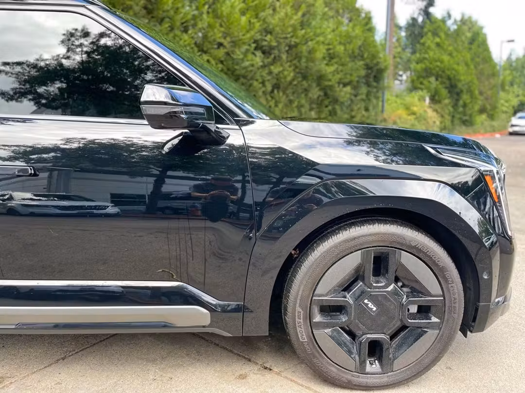 2024 Kia Ev9 GTLine - Image 2