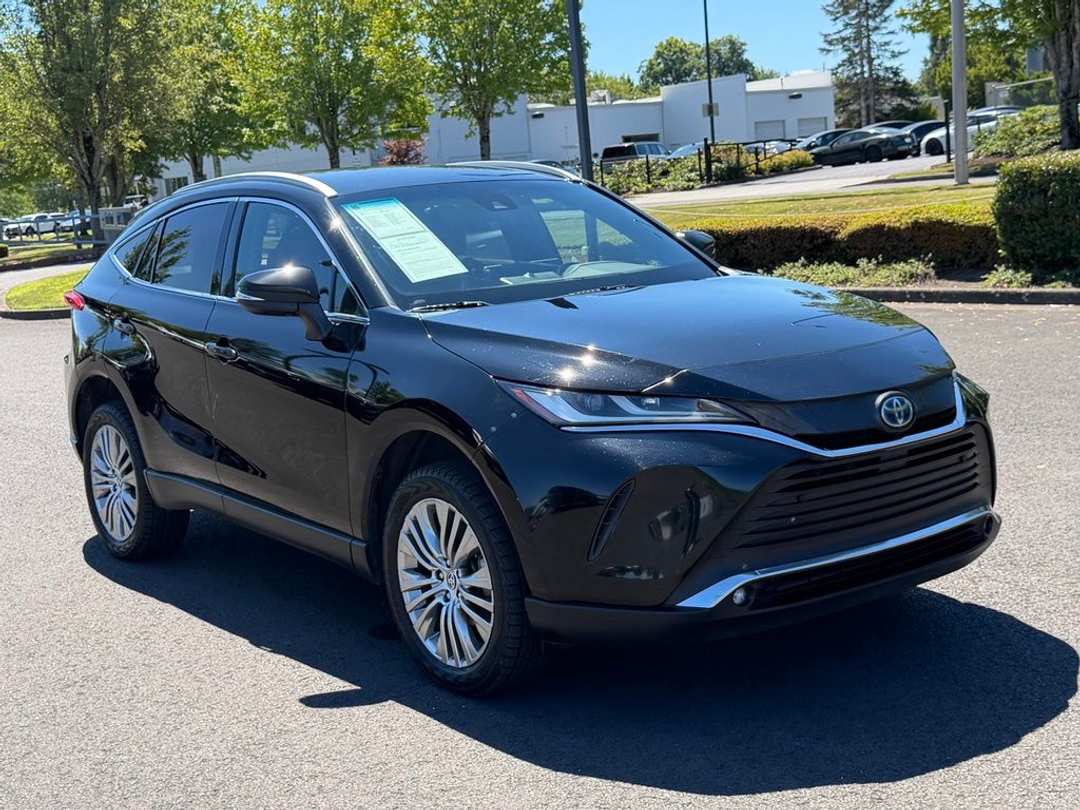 2023 Toyota Venza XLE - Image 2