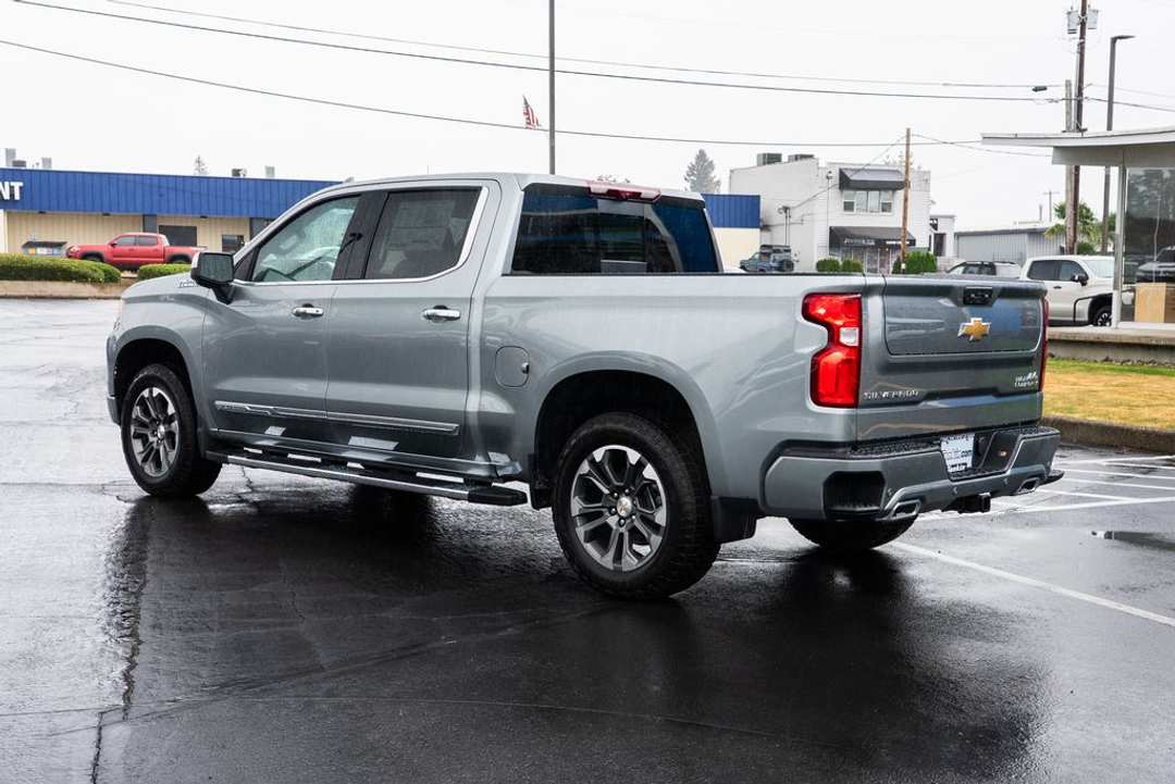 2026 Chevrolet Silverado 1500 High Country - Image 2