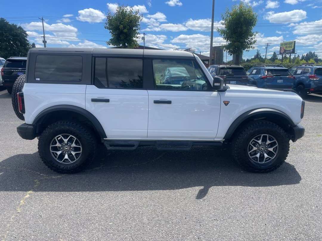 2023 Ford Bronco Badlands - Image 3
