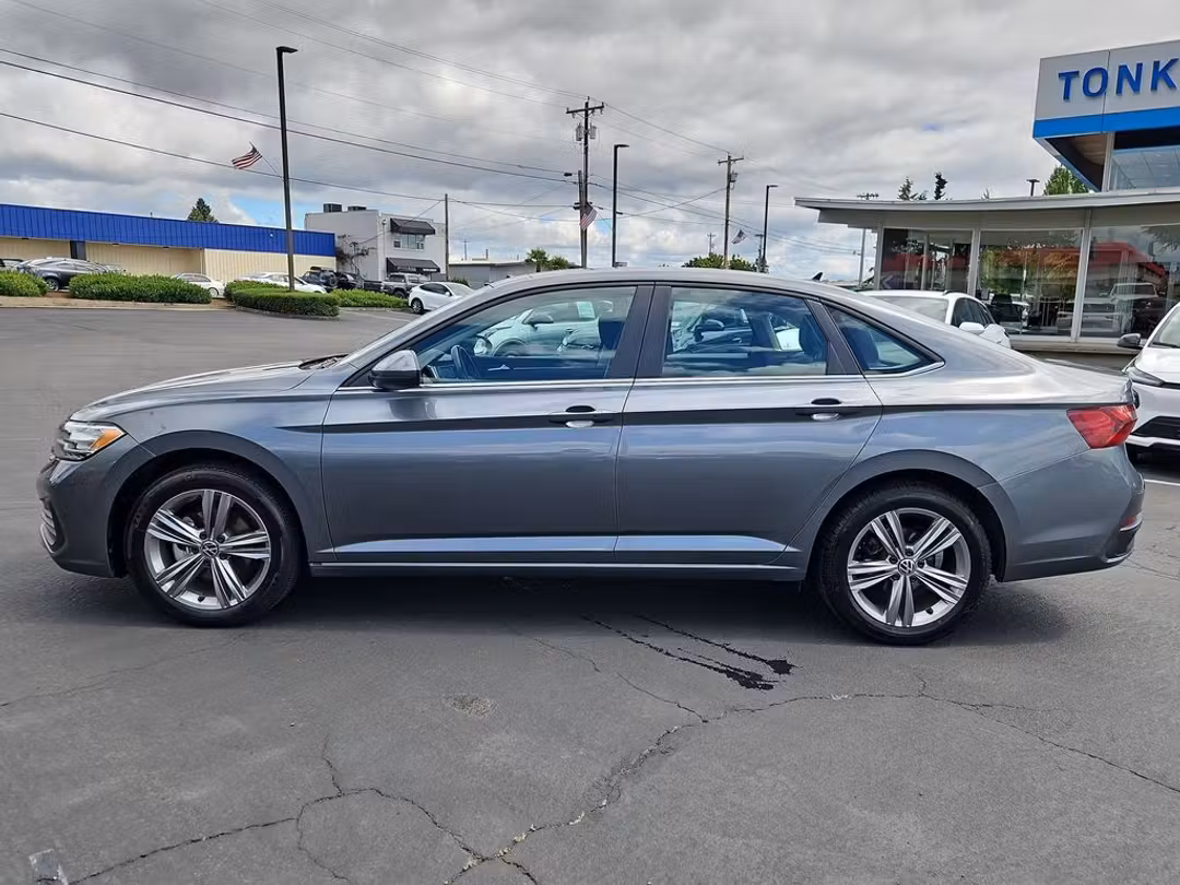 2024 Volkswagen Jetta 1.5T SE - Image 3
