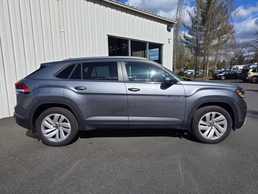 2023 Volkswagen Atlas Cross Sport 3.6L V6 SE w/Technology - Image 3