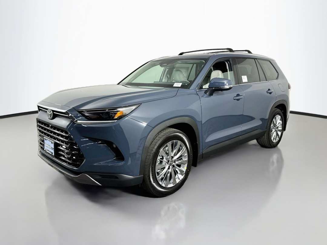 2026 Toyota Grand Highlander Platinum - Image 3