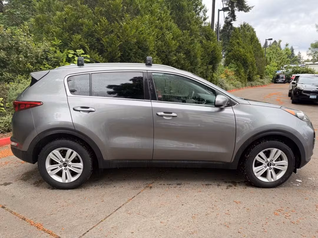 2017 Kia Sportage LX - Image 2