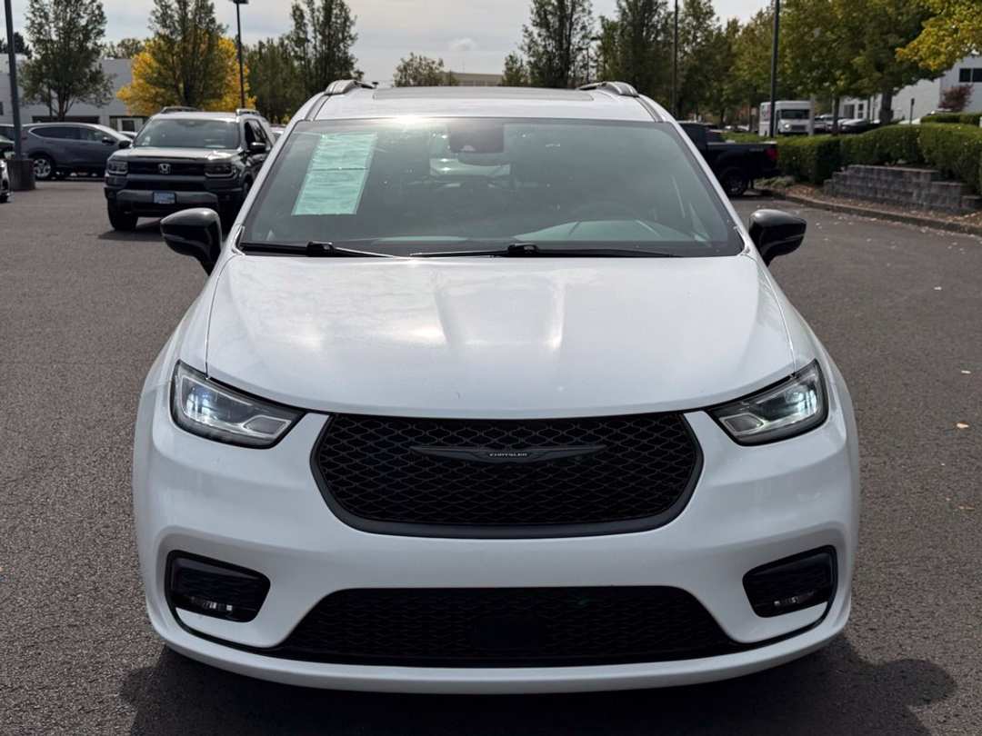2025 Chrysler Pacifica Limited - Image 3