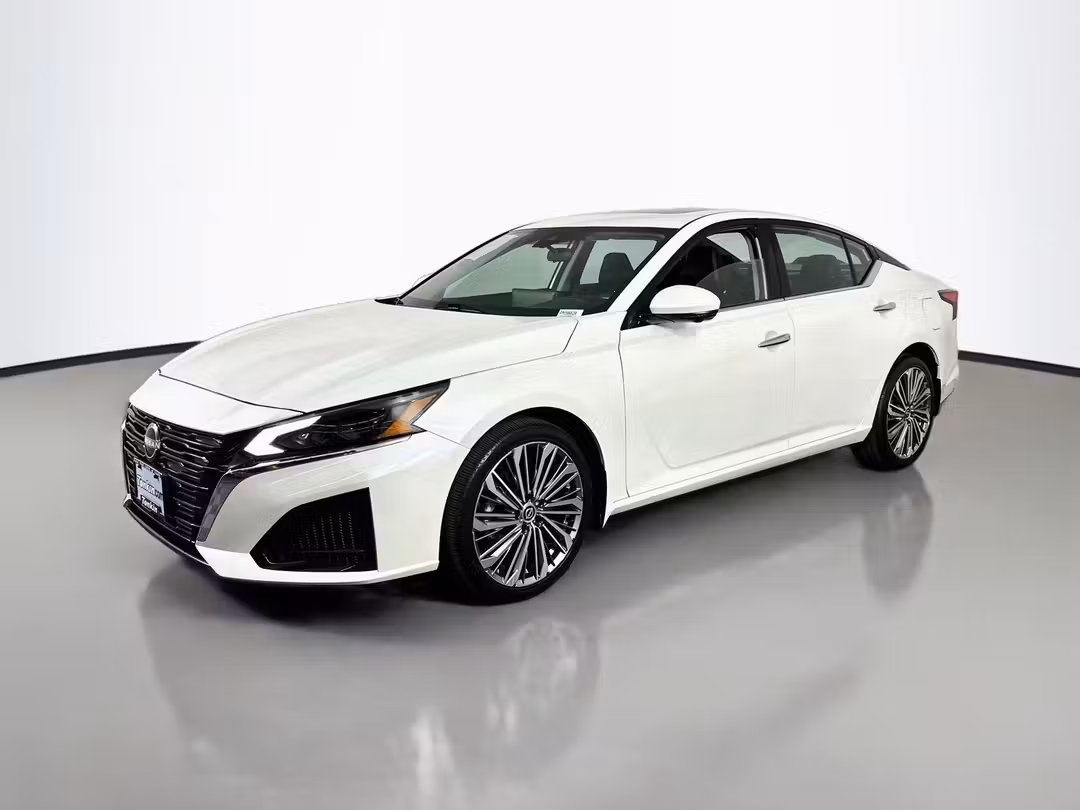 2023 Nissan Altima 2.5 SL - Image 3