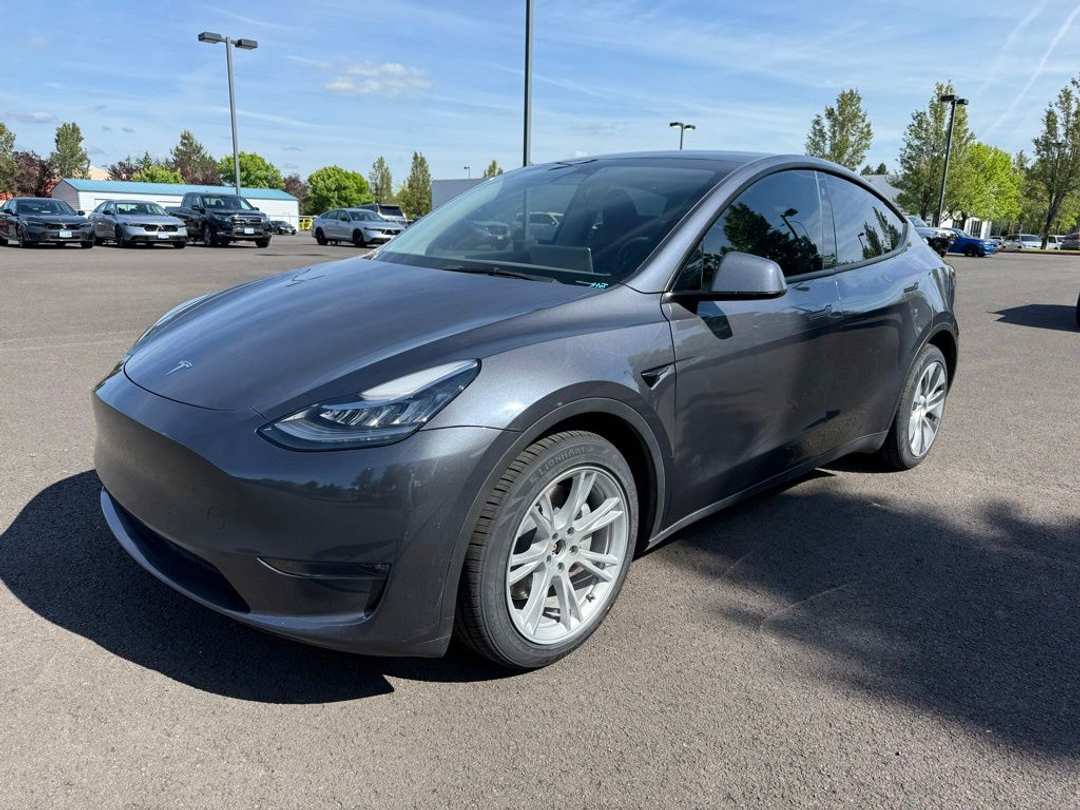 2023 Tesla Model Y Long Range - Image 3