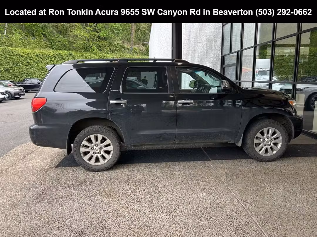 2017 Toyota Sequoia Platinum - Image 3