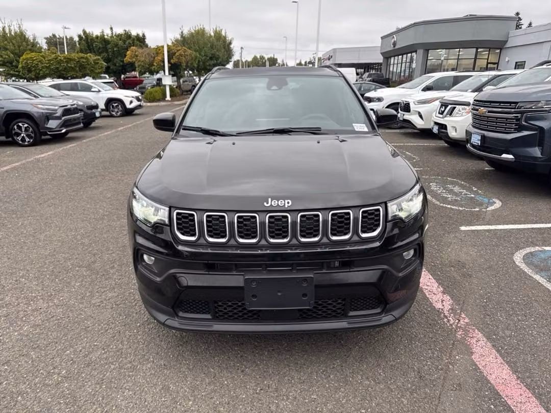 2024 Jeep Compass Latitude - Image 2