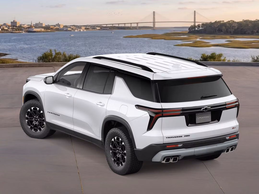2027 Chevrolet Traverse Z71 - Image 2