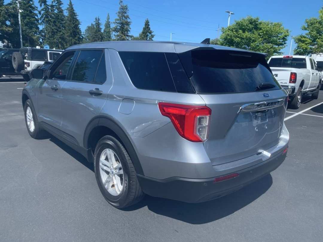 2022 Ford Explorer Base - Image 2