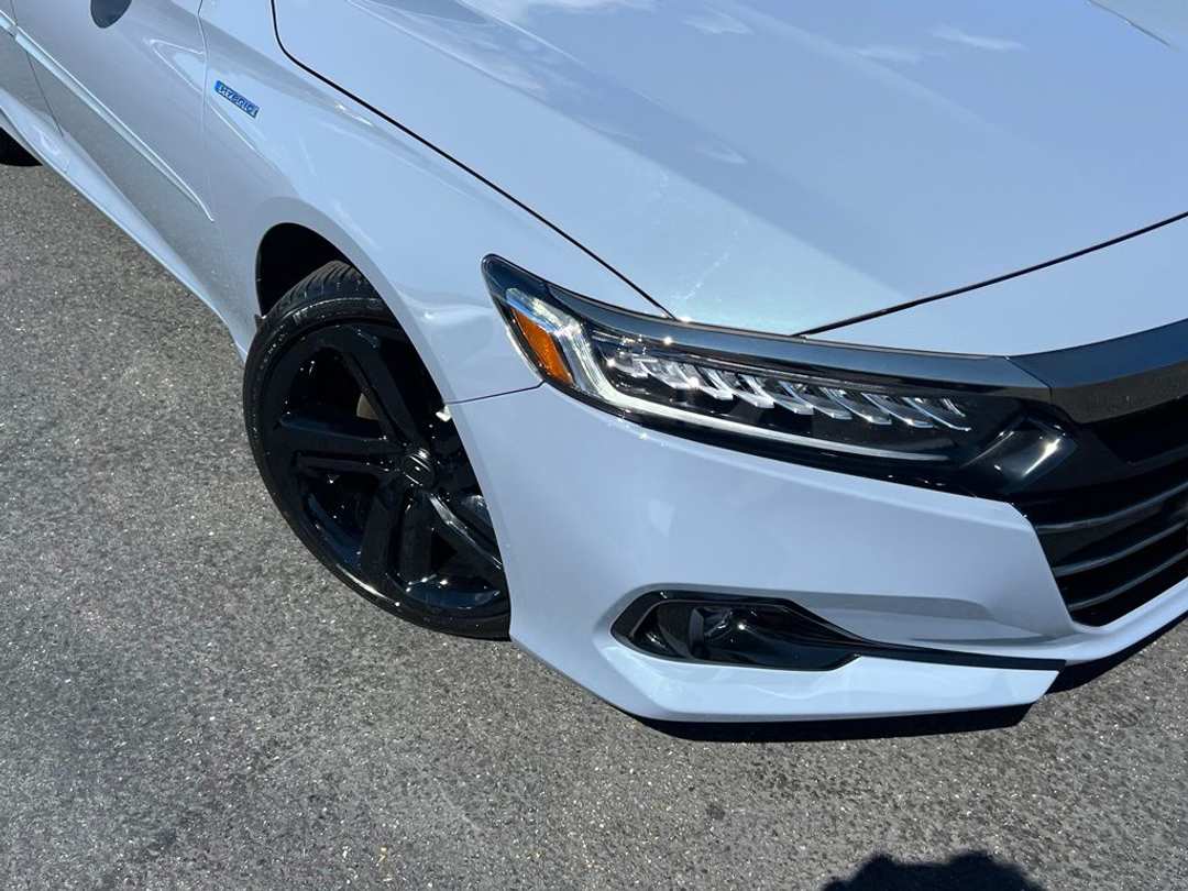 2022 Honda Accord Hybrid Sport - Image 2