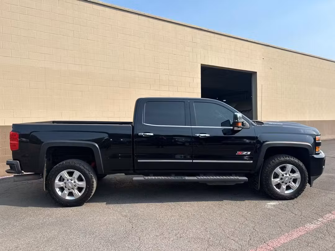 2017 Chevrolet Silverado 2500Hd LTZ - Image 3
