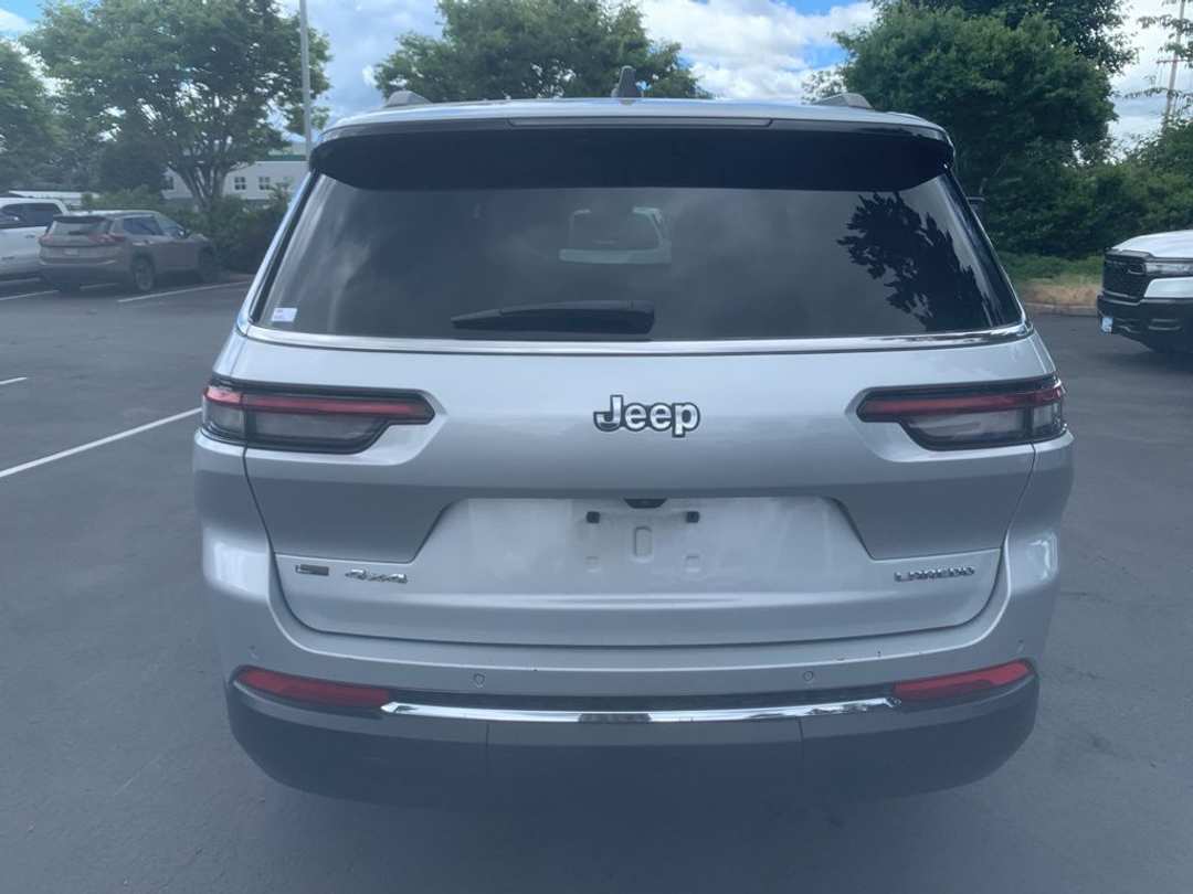 2022 Jeep Grand Cherokee L Laredo - Image 3