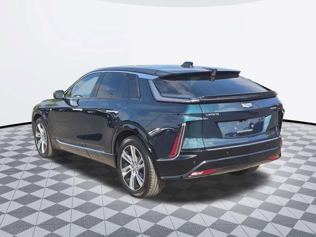 2024 Cadillac Lyriq Tech - Image 3
