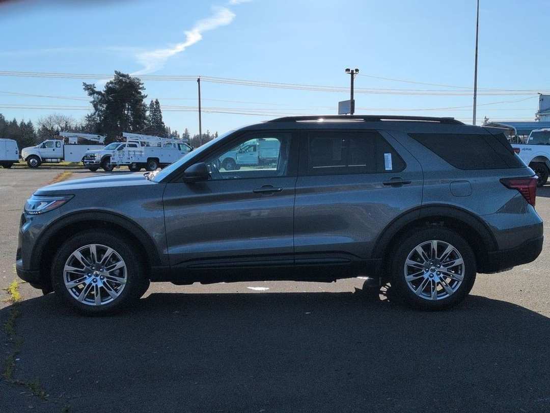 2026 Ford Explorer Active - Image 2