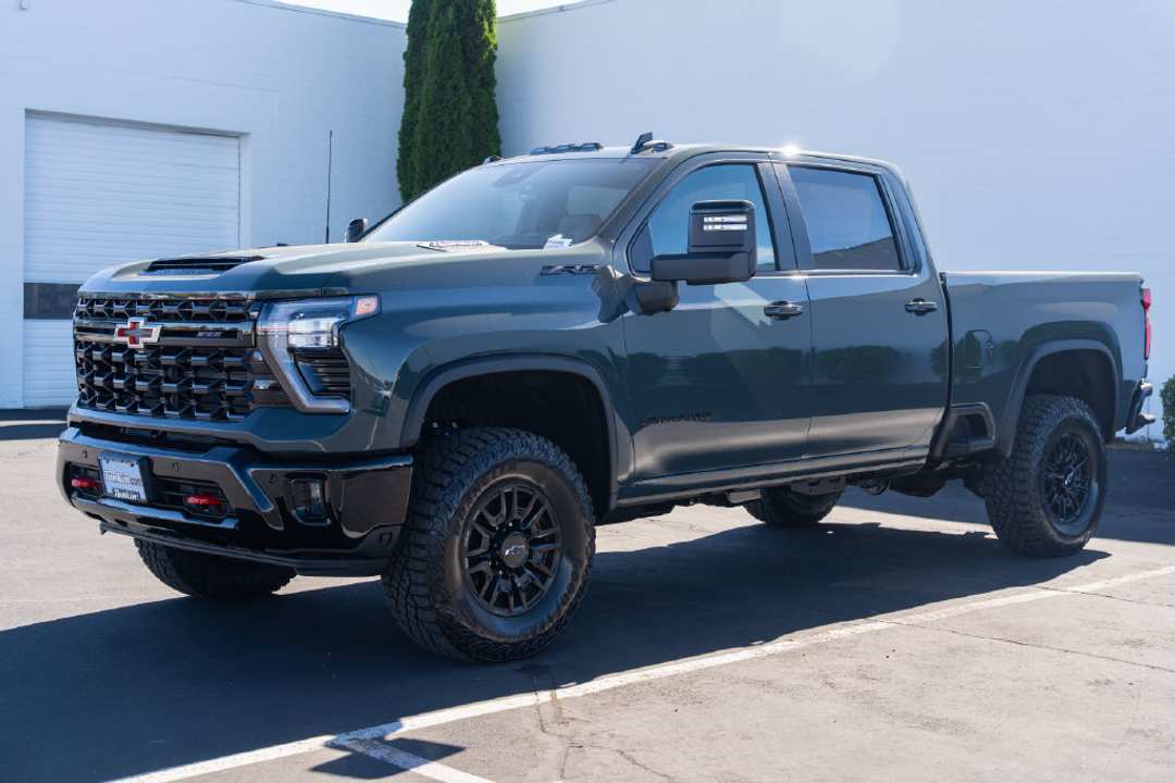 2026 Chevrolet Silverado 2500Hd ZR2 - Image 3