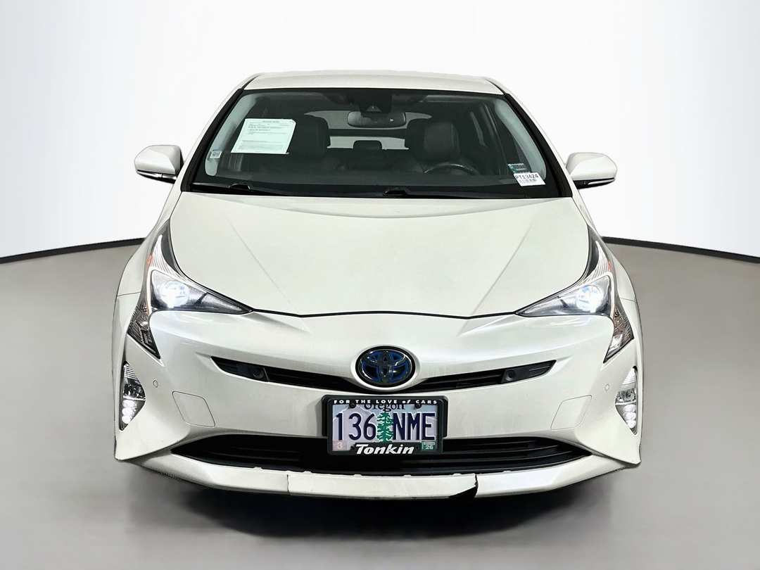 2016 Toyota Prius Touring - Image 2