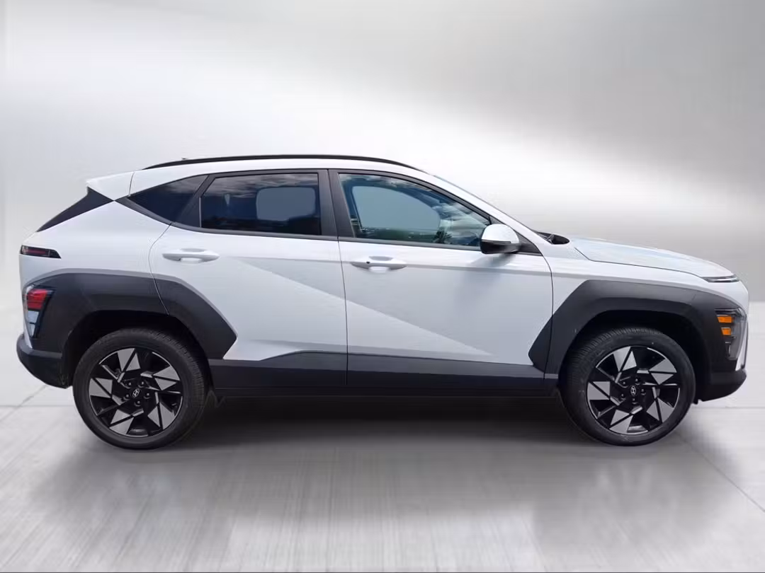 2024 Hyundai Kona SEL - Image 2