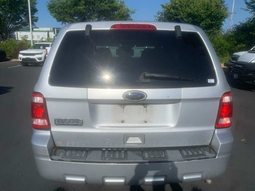 2010 Ford Escape XLT - Image 3