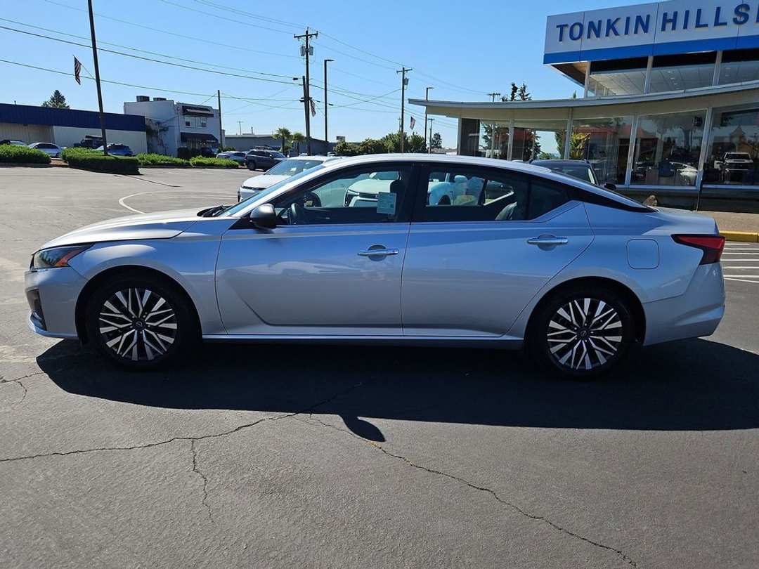2024 Nissan Altima 2.5 SV - Image 3