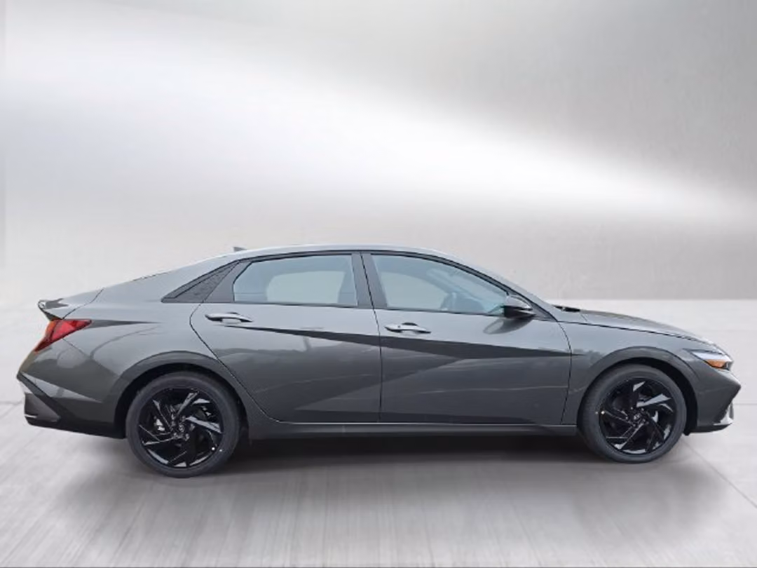 2026 Hyundai Elantra SEL Sport - Image 2