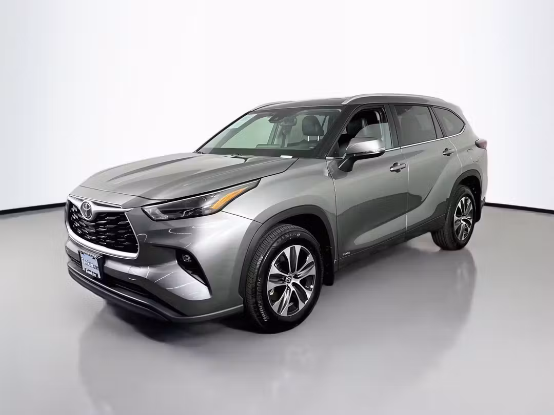 2026 Toyota Highlander Hybrid XLE - Image 3