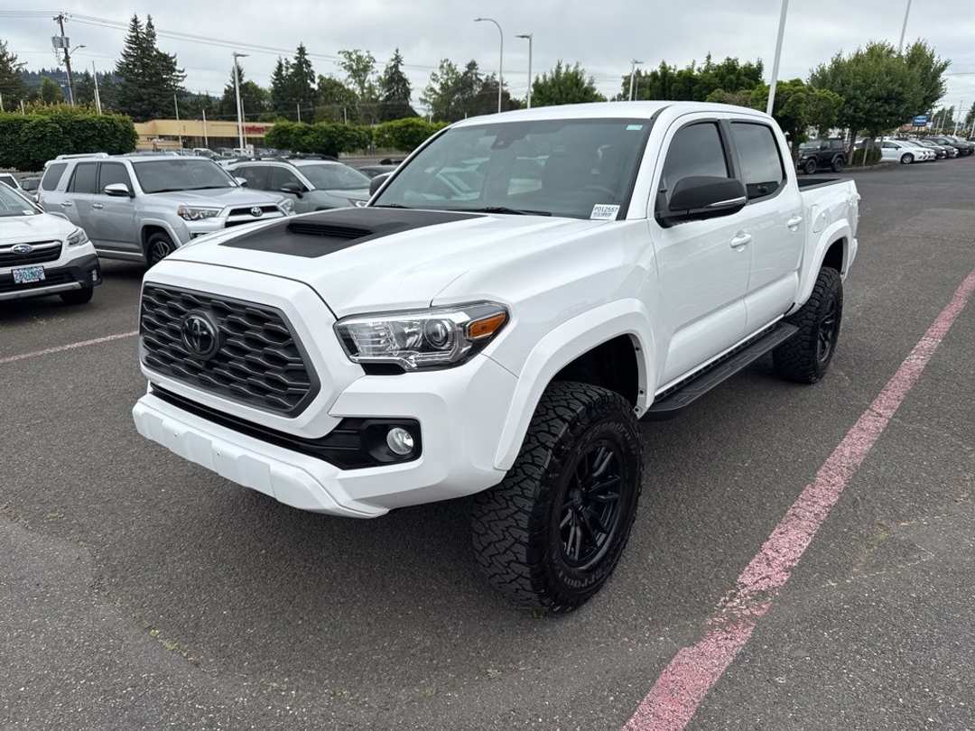 2023 Toyota Tacoma TRD Sport - Image 3