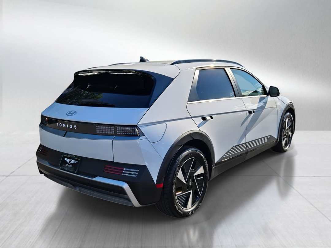 2025 Hyundai Ioniq 5 SEL - Image 3