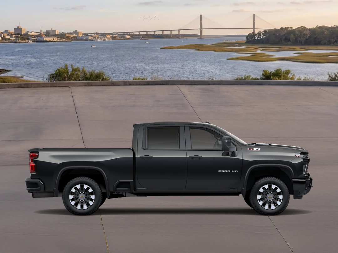 2026 Chevrolet Silverado 2500Hd Custom - Image 3