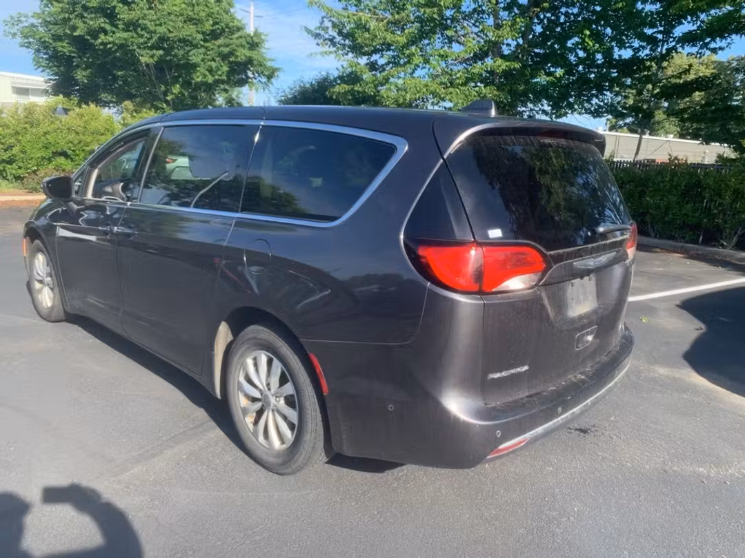 2019 Chrysler Pacifica Touring Plus - Image 2