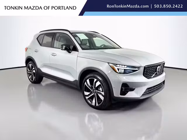 2025 Volvo Xc40 B5 Ultra Dark Theme