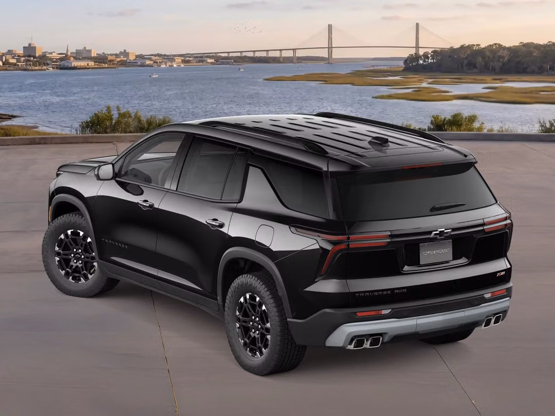 2027 Chevrolet Traverse Z71 - Image 2